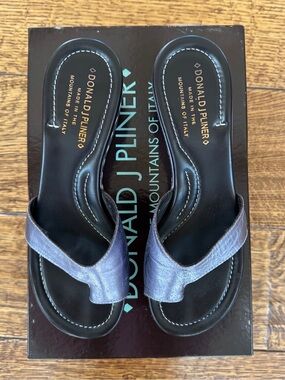 DONALD J. PLINER BLUE PLATFORM SANDALS